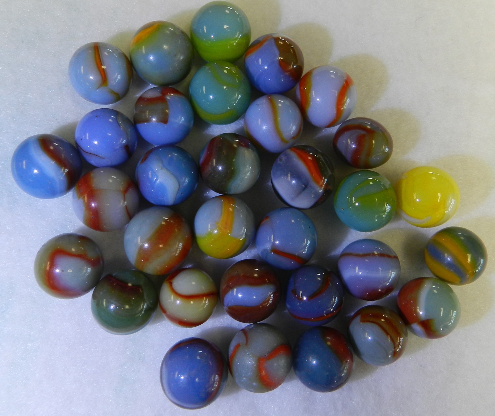#20204m Vintage Group or Lot of 30 Mixed Peltier Glass Marbles .56 to .61 Inches