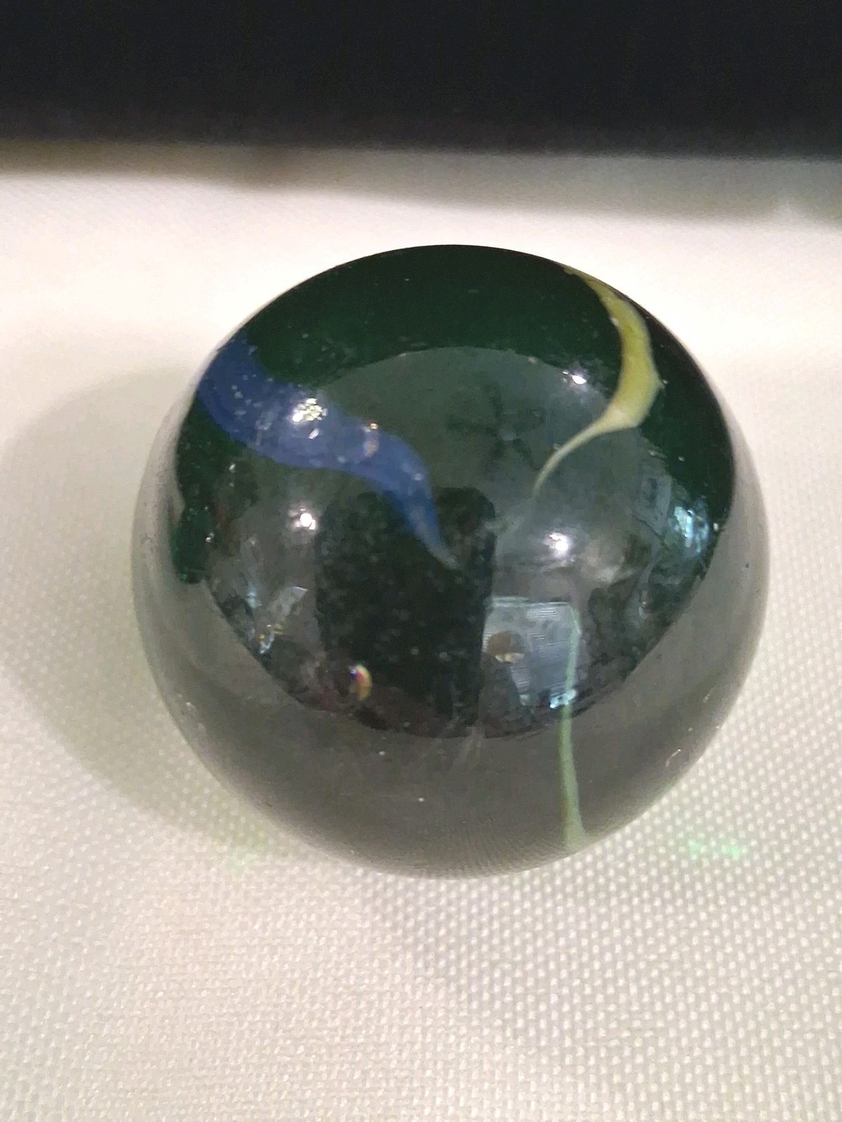 2 VTG 1.25″ Marbles: Translucent Dark Green Glass & 3 swirls:Blue,Yellow&White