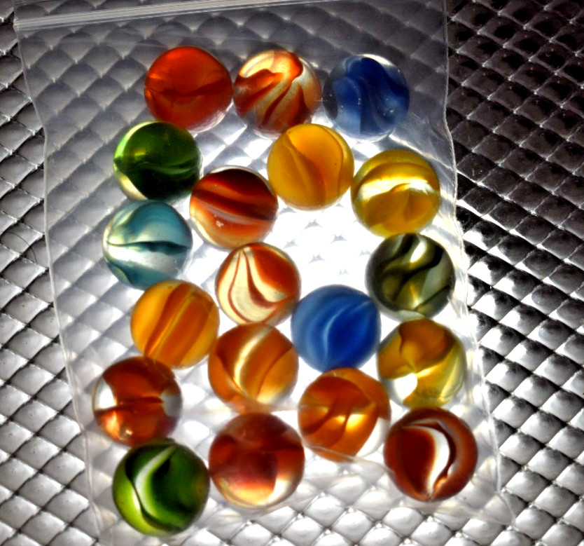 VINTAGE PELTIER CAT EYE BANANA VITRO AGATE 6 VANE CAGE MARBLES 1960s 20PCS