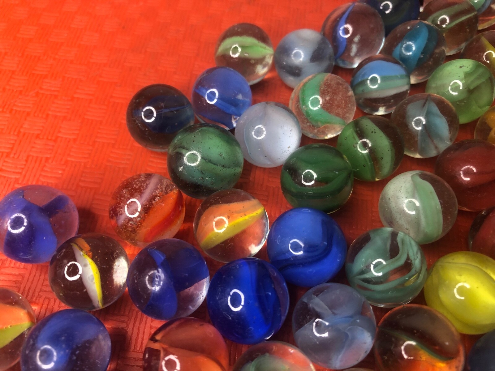 100 vintage CATS EYES OR RIBBON glass marbles 15-17mm tiny bubbles