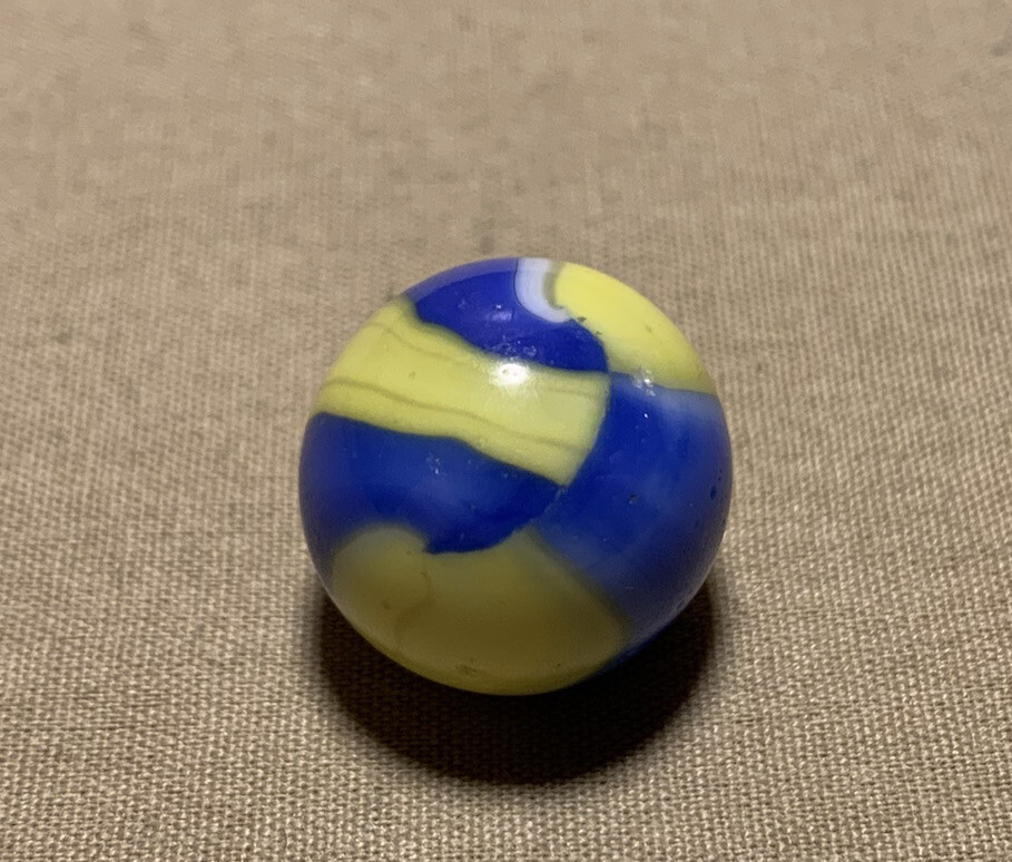 Vtg Marble King Cub Scout Blue Yellow White Rainbow Patch & Ribbon Marble 0.626”