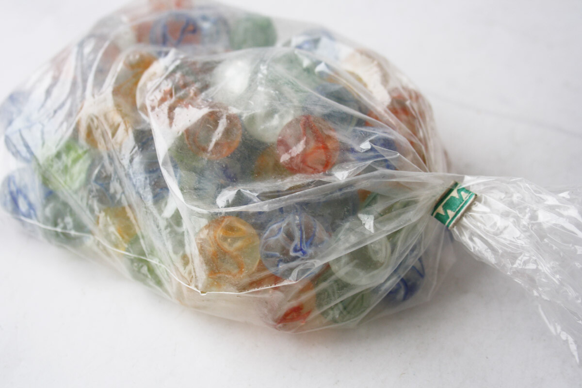 AUTHENTIC VINTAGE 70’s FULL BAG ! VEILIGGLAS MARBLES EUROPEAN GREECE NEW NOS !