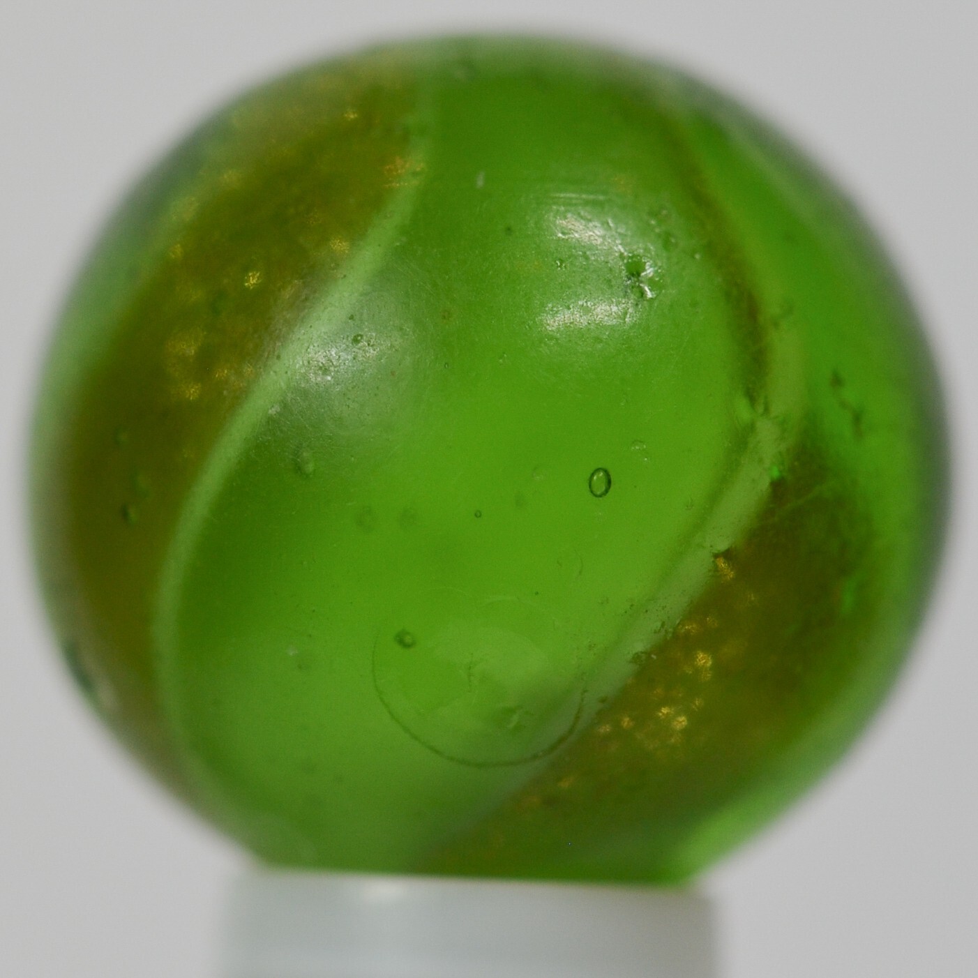 Handmade White Ribbon Lutz Marble Green Base 9/16 in, Near Mint-, Germany, S1389