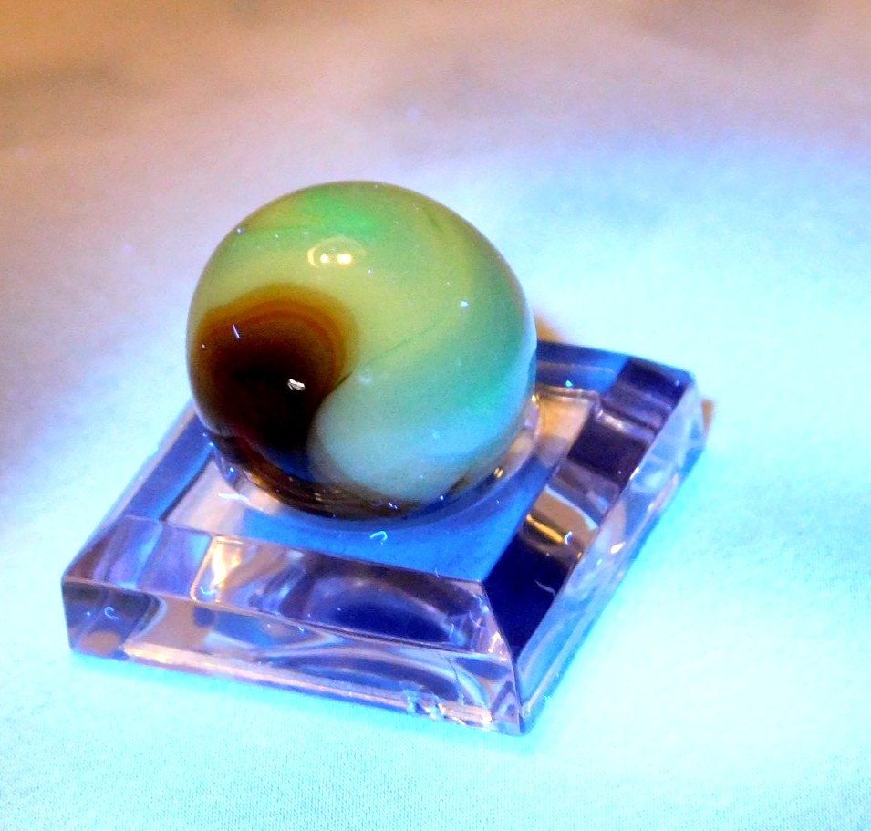Vintage Marble UV Reactive Glass Sky Blue Brown Red Swirl Opaque 0.63″ Mint #U-1
