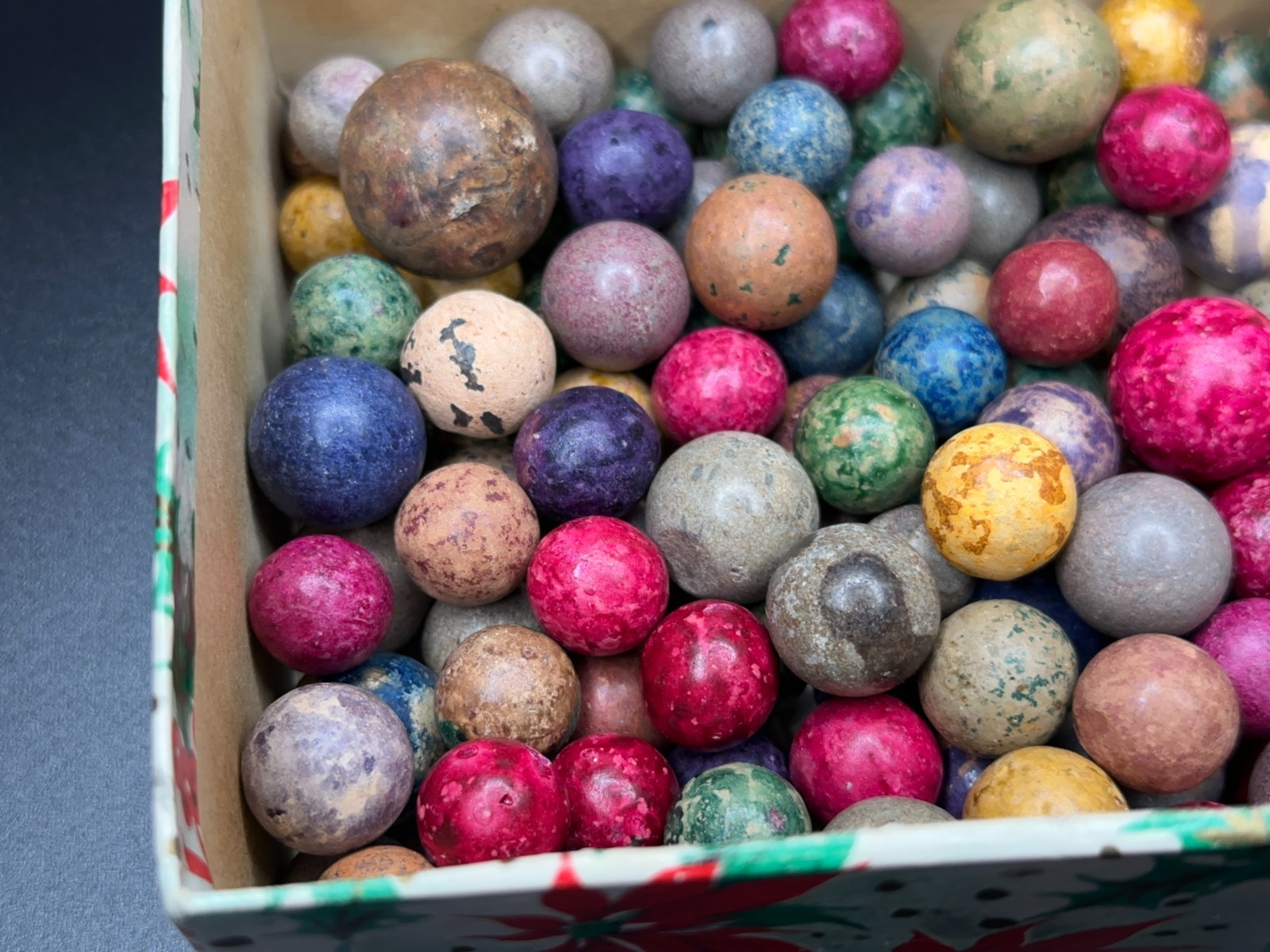(125) KILLER Antique Vintage COLORFUL CLAY MARBLES Multi-Color Lot w/Old BOX!
