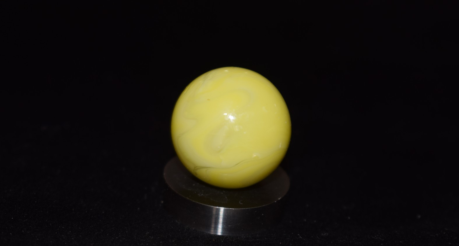 👽➖⏩HTF JABO Classic UV 👽 reactive Electric⚡💡⚡Yellow marble boulder size .937″