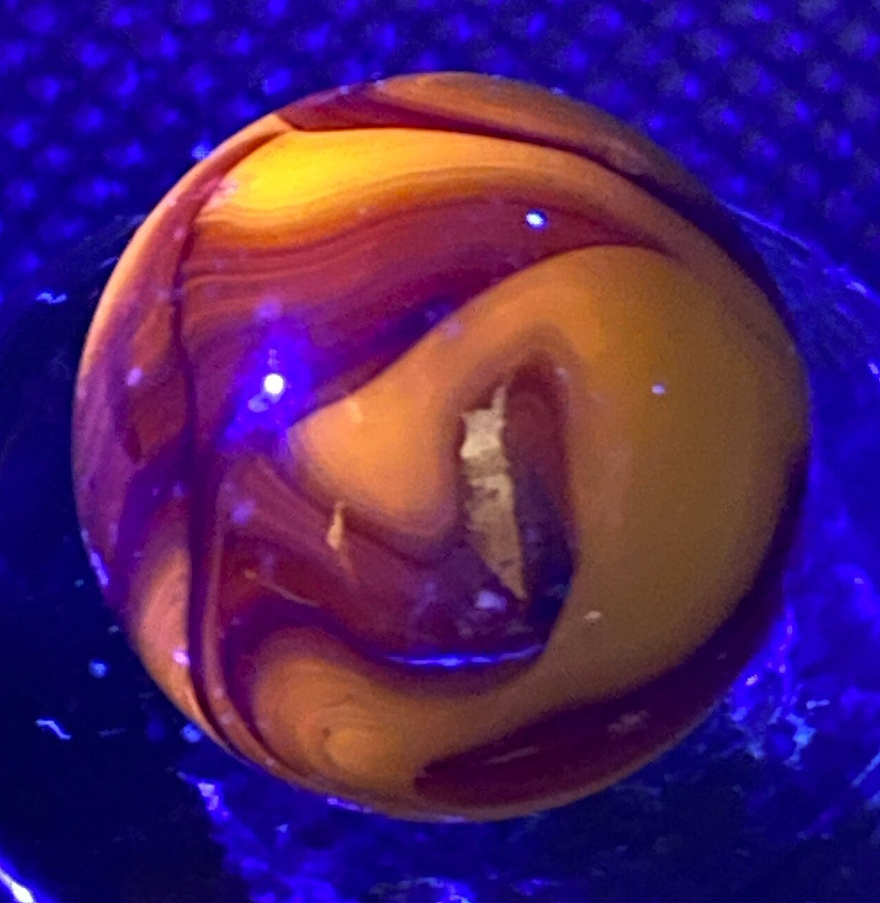 RARE ALLEY AGATE URANIUM ORANGE GLOW OXBLOOD FLEE BITES UV SHOOTER .66″ M643