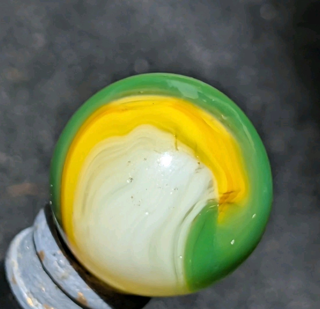 SHOOTER SIZE Akro Agate Lemon Lime Popeye-Ade Marble Hot UV Action 23/32″ NM 8.5