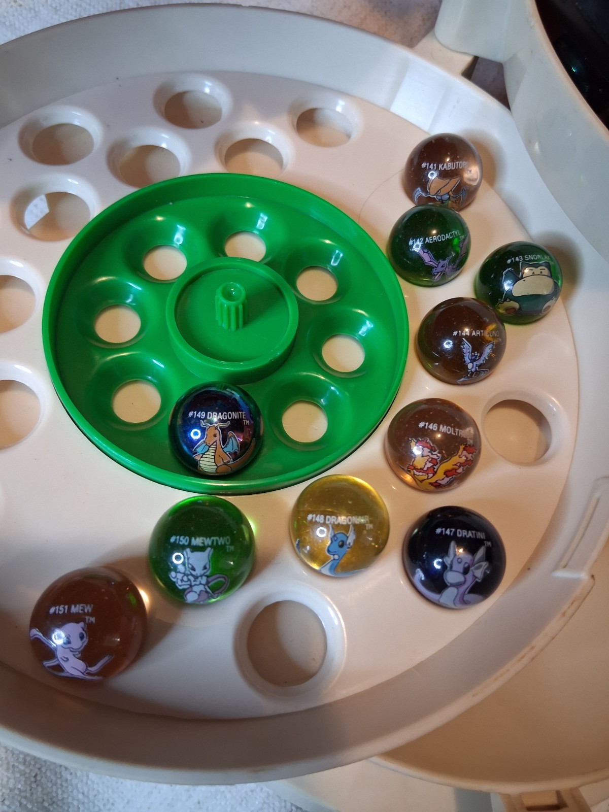 Pokémon Vintage 1999 Glass Character Marbles Set Of 125 w/ Poké Ball Carry Case