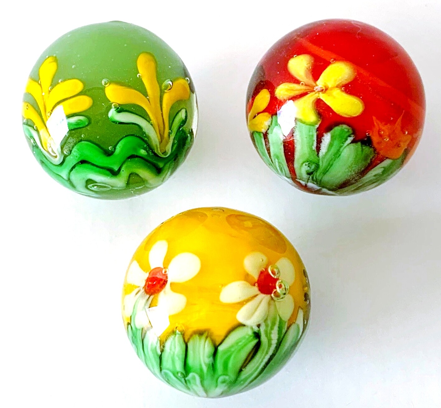 Single 22mm “Bee” Handmade Art Glass Shooter Marble wStand 7/8″ House of Marbles
