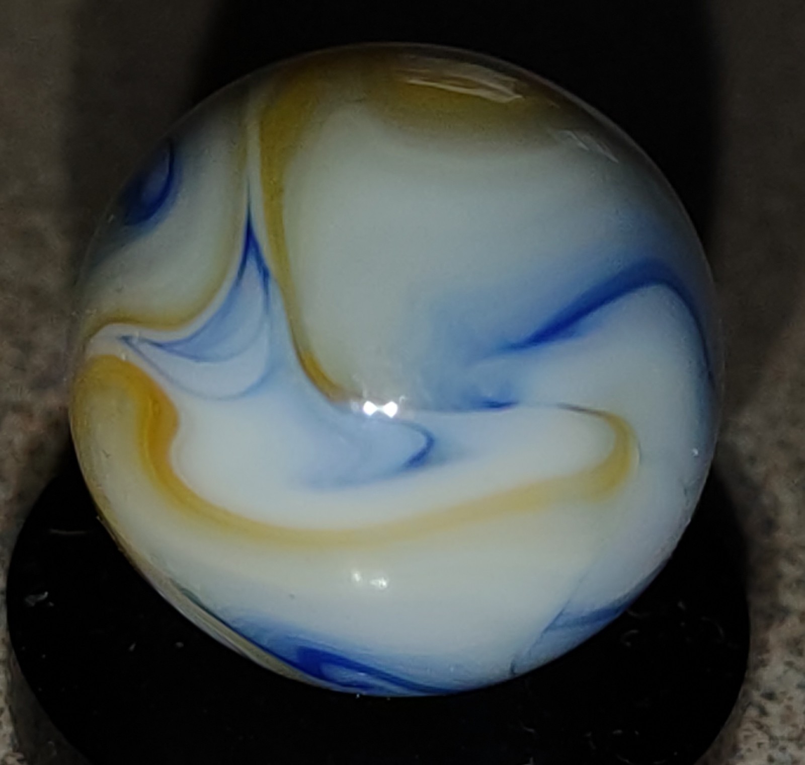 Stunning Ravenswood Swirl marble-.62″ NM cond. White w/Blue & Tan swirls-rust