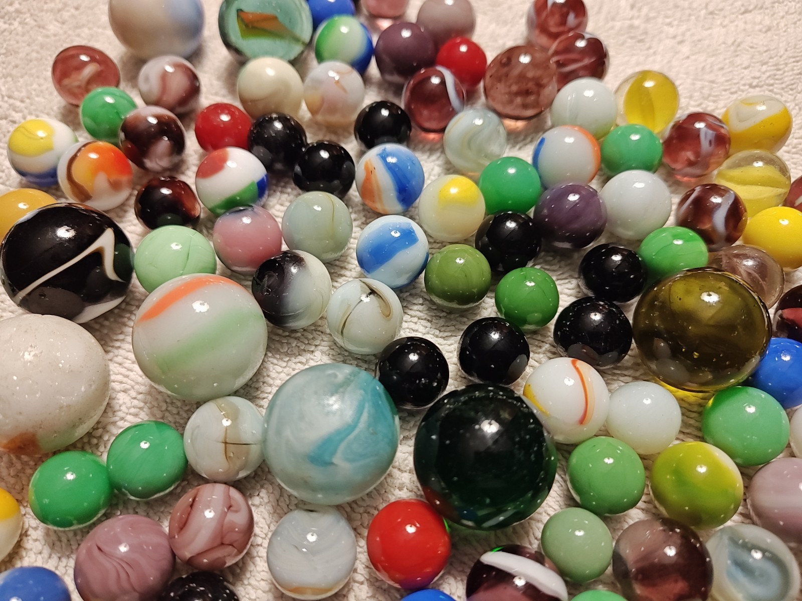 Vintage Marbles Lot With 8 Shooters And Over 100 Small multi Color/Solid Marbles