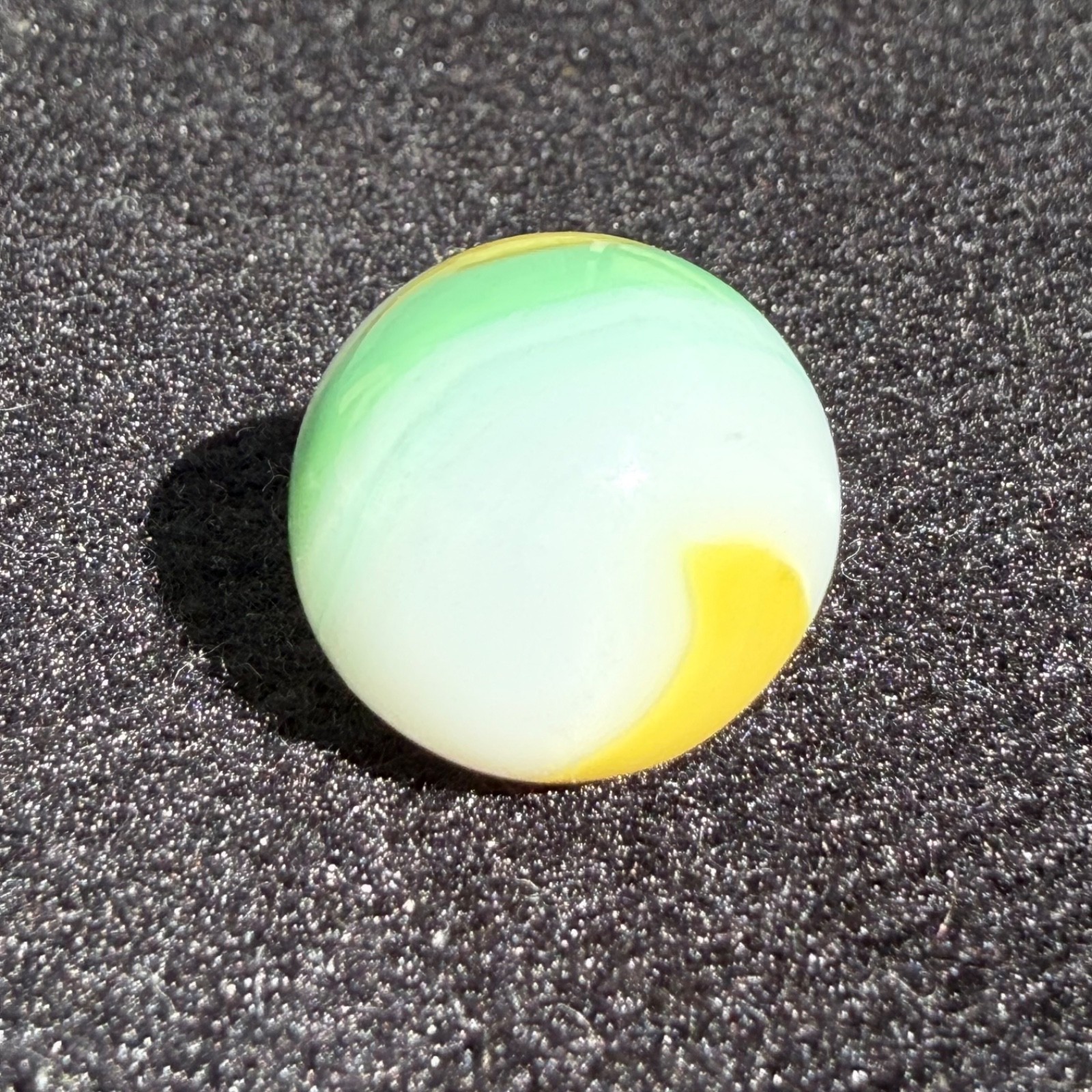 AKRO YELLOW WHITE GREEN POPEYE 5/8″ NM+ marble