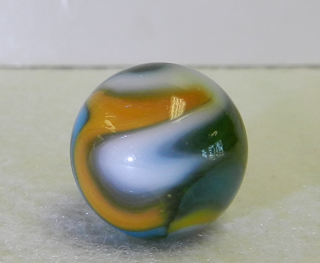 #21039m Vintage Peltier Glass Swirl Marble .64 Inches *Mint*