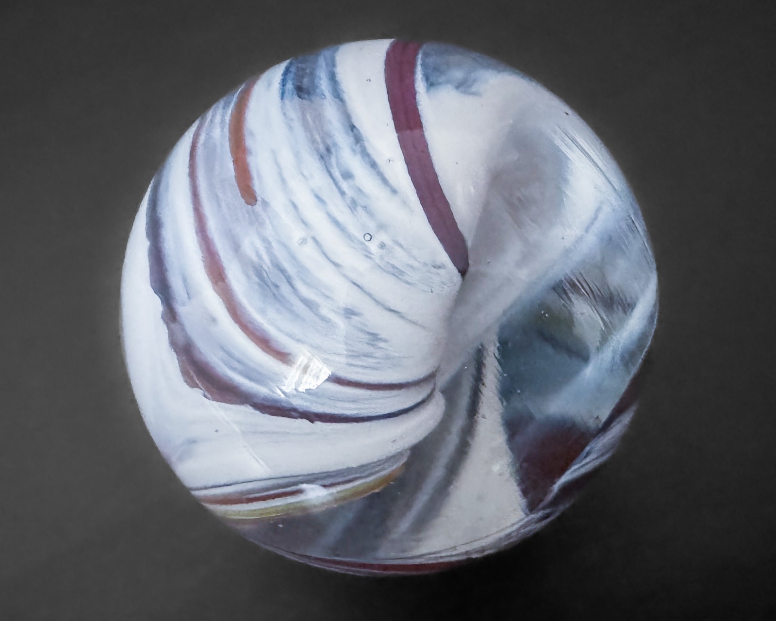 Rick Davis 1.47″ White Red Swirl Contemporary Art Glass Marble