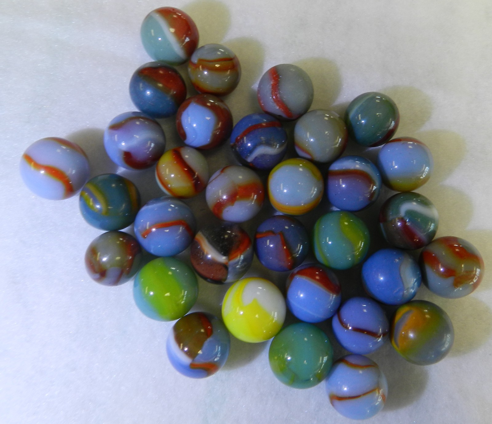 #20204m Vintage Group or Lot of 30 Mixed Peltier Glass Marbles .56 to .61 Inches