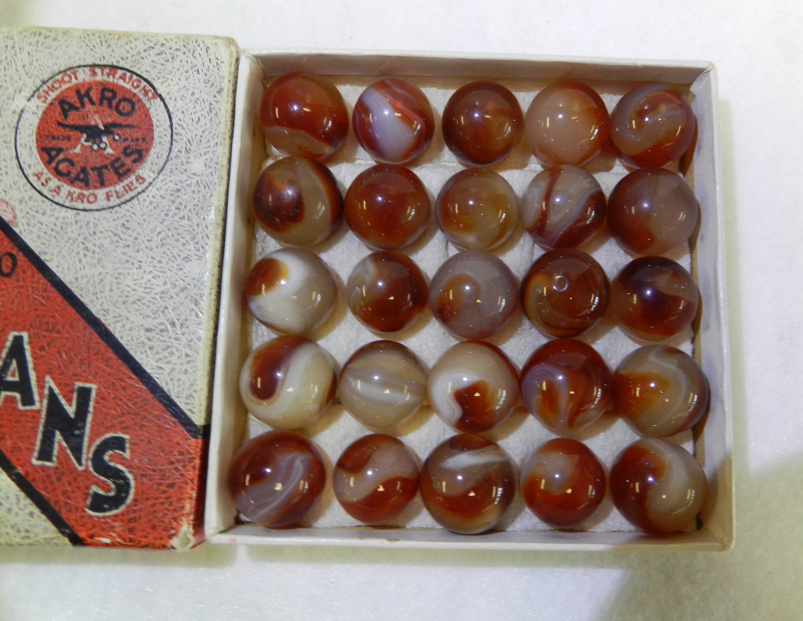 #20460m Very Nice Akro Agate Carnelian Box No 1 With Marbles