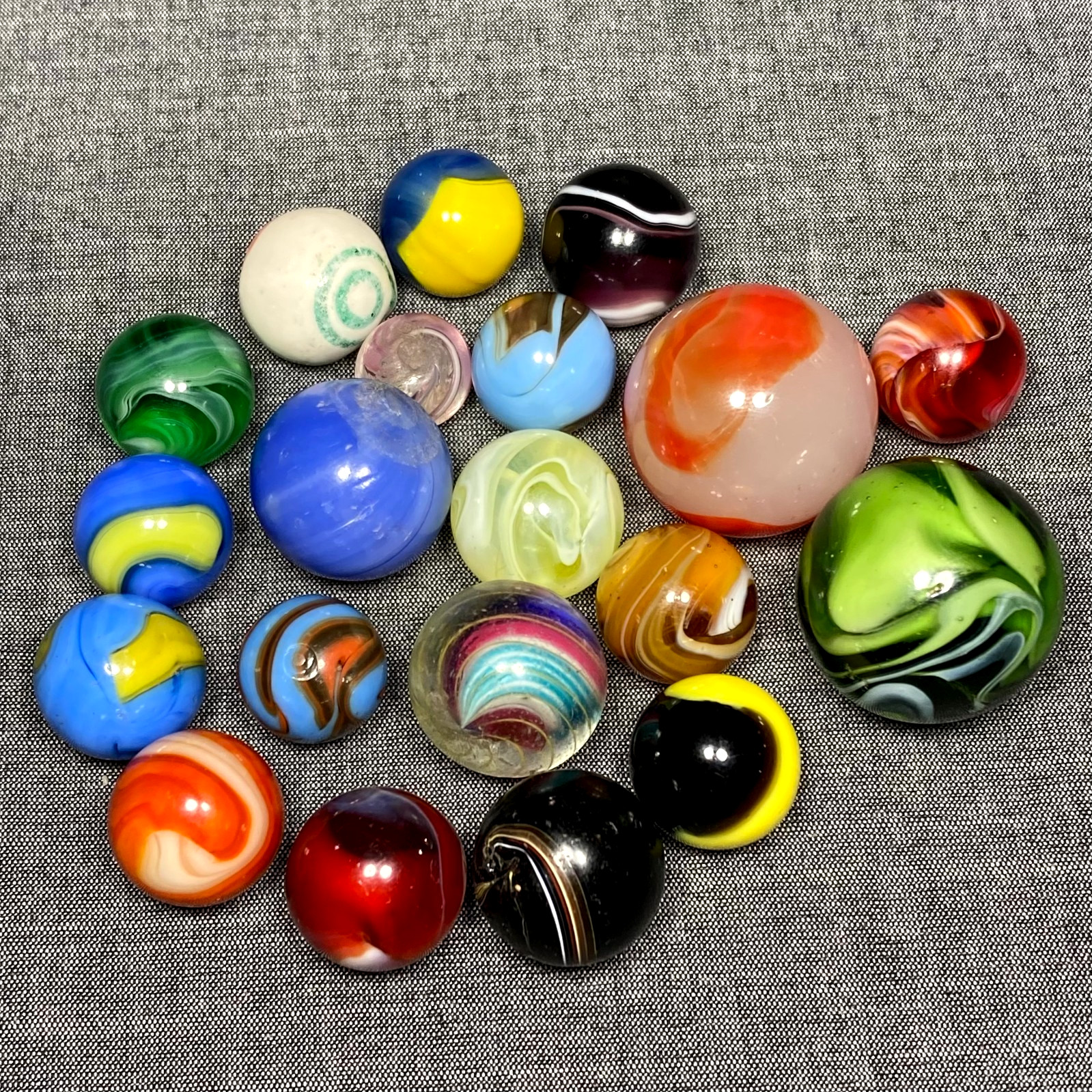 20 ASSORTED MARBLES. Akro, Christensen, & Handmade lot. NM+/NM. 1″ to peewee.