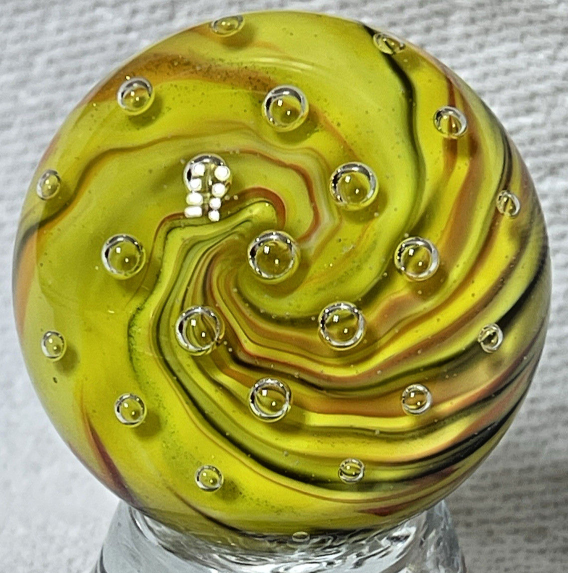2015 RICK DAVIS MARBLE SIGNED HANDMADE GLASS ART 1.50 YELLOW ORANGE RED BUBBLES