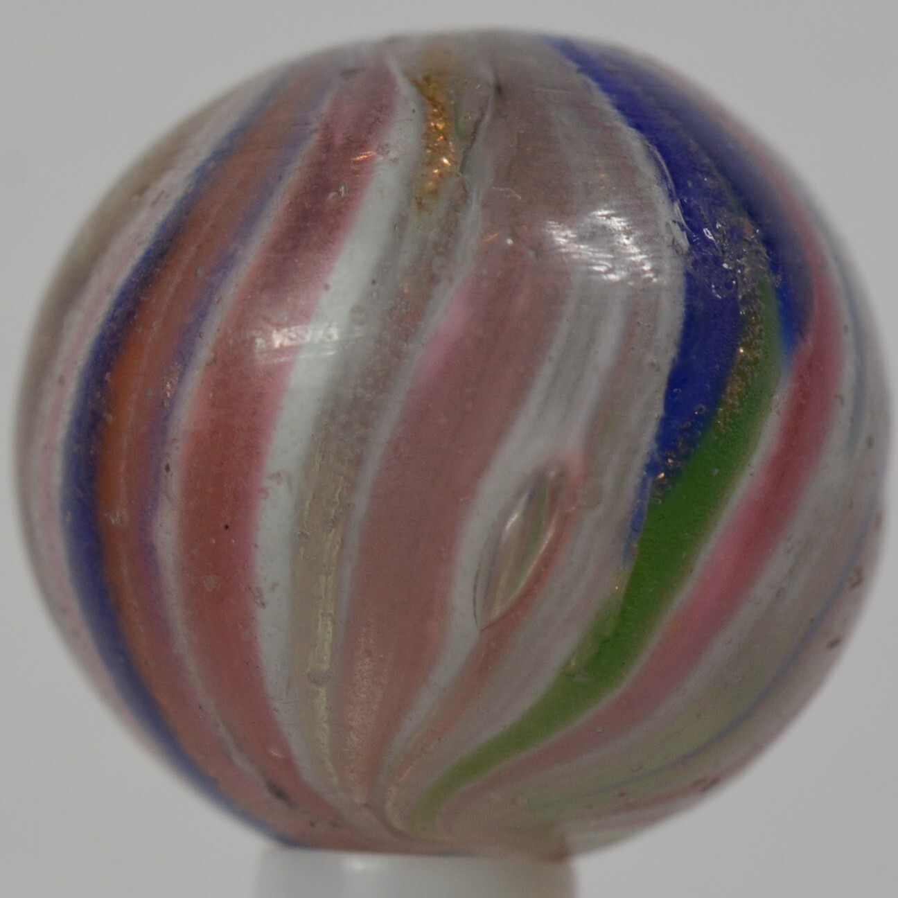 Handmade Onionskin Lutz Marble 13/16 in, Near Mint-, Small Chip, Germany, S1358
