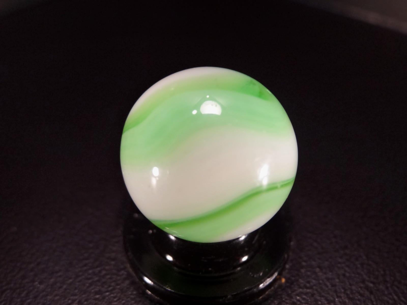 AKRO AGATE * LIME GREEN PEARL * HOT UV 🌟 Personal Collection WET MINT