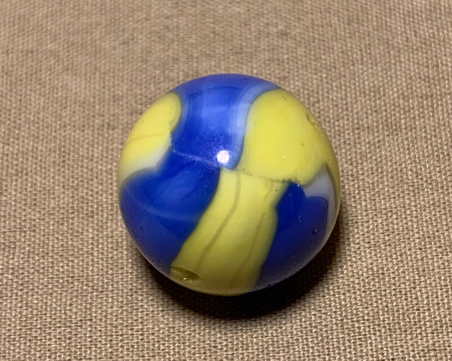 Vtg Marble King Cub Scout Blue Yellow White Rainbow Patch & Ribbon Marble 0.626”