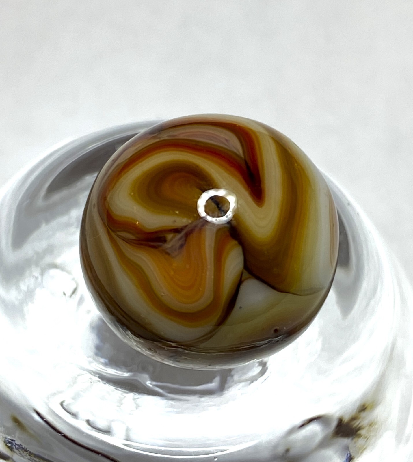 OLDER CHAMPION AGATE OPAQUE BASE WHITE BASE SWIRL NM+/- .60″ M256