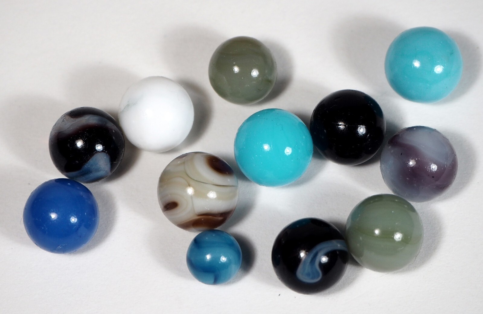 Lot of 12 Peewee Glass Marbles 3/8-1/2″ / 9-13mm in Very Good Condition