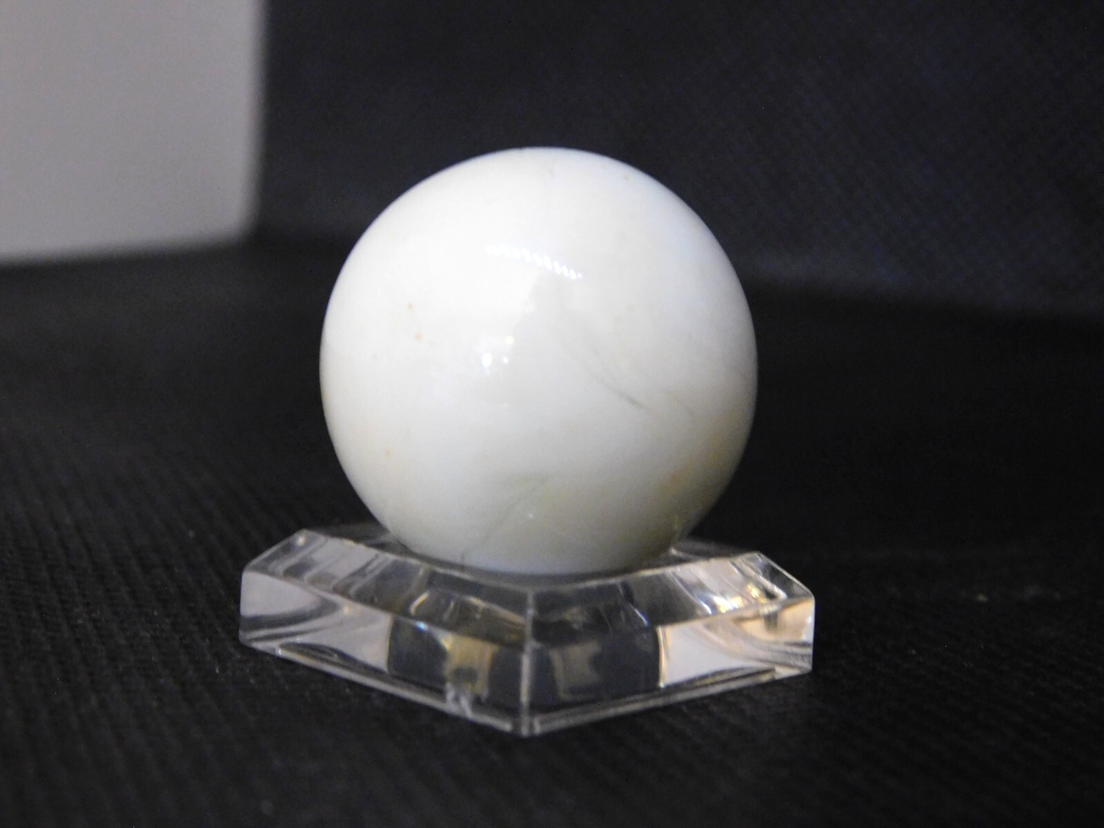 Vintage Glass Marble Large Pearlescent Cream Yellow Swirl Shooter 0.94″ #0-129