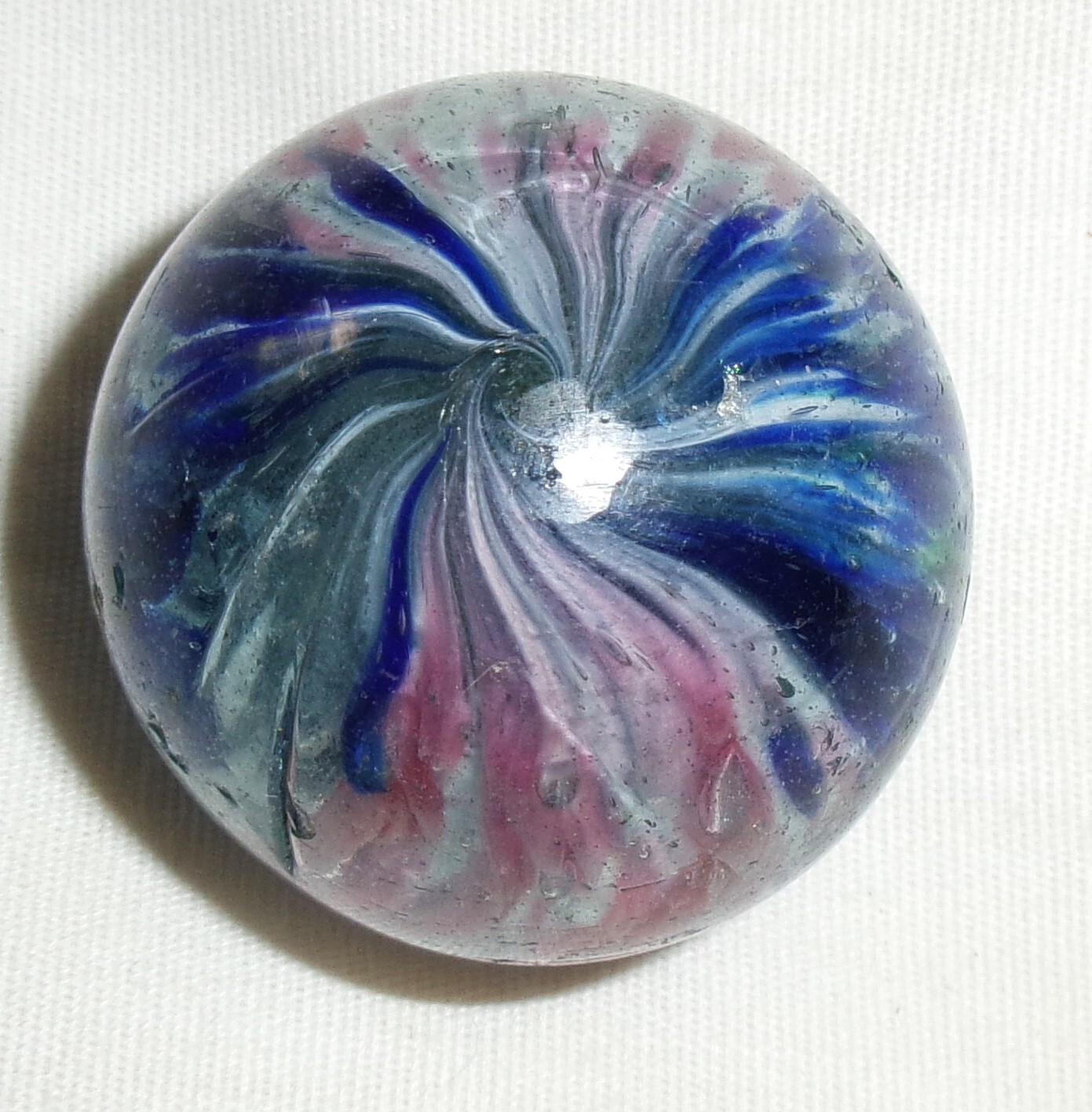 ANTIQUE GERMAN 1890’s 1 4/10 ” HAND MADE ONIONSKIN GLASS TOY GAME MARBLE MAN ART