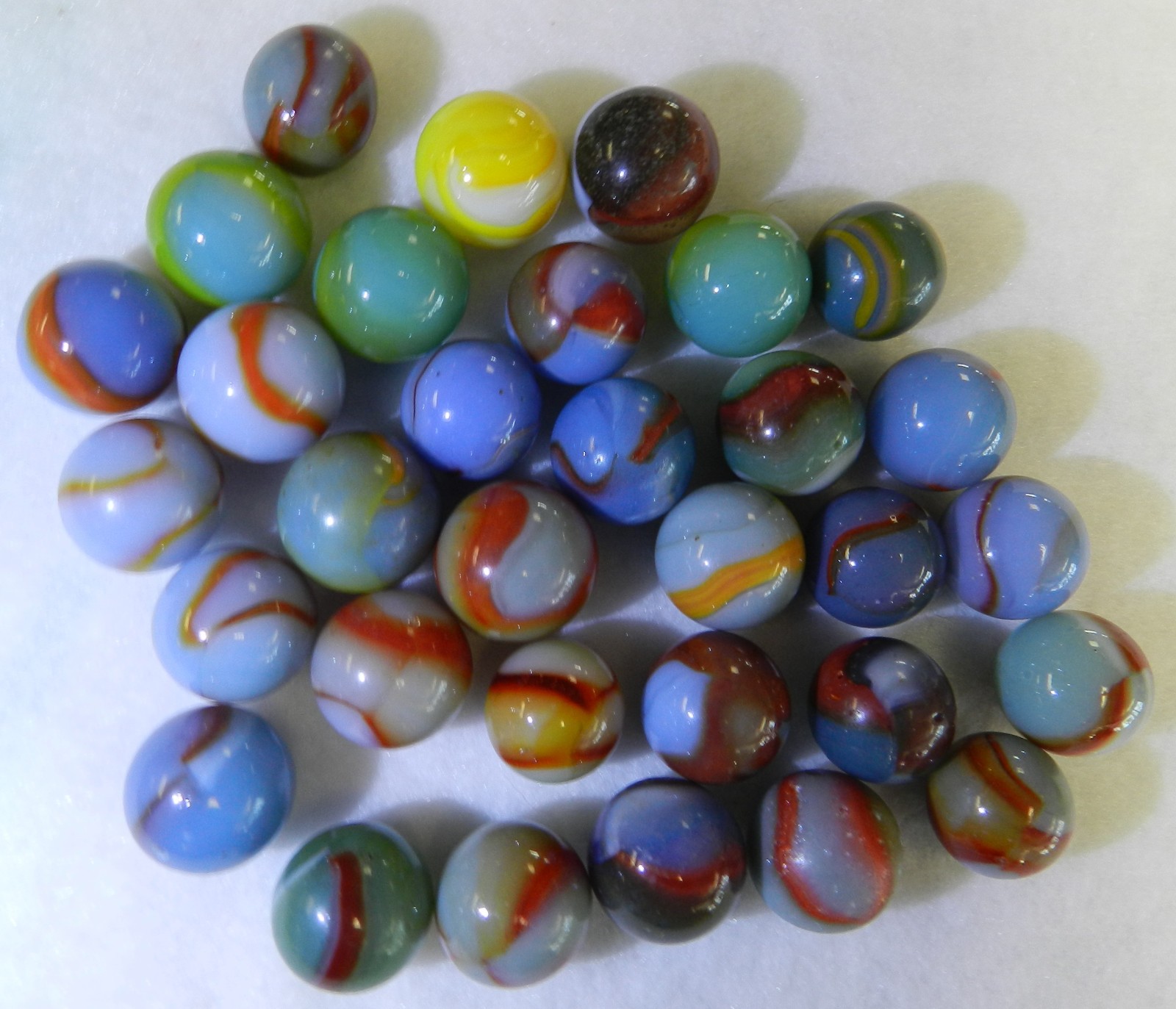 #20204m Vintage Group or Lot of 30 Mixed Peltier Glass Marbles .56 to .61 Inches