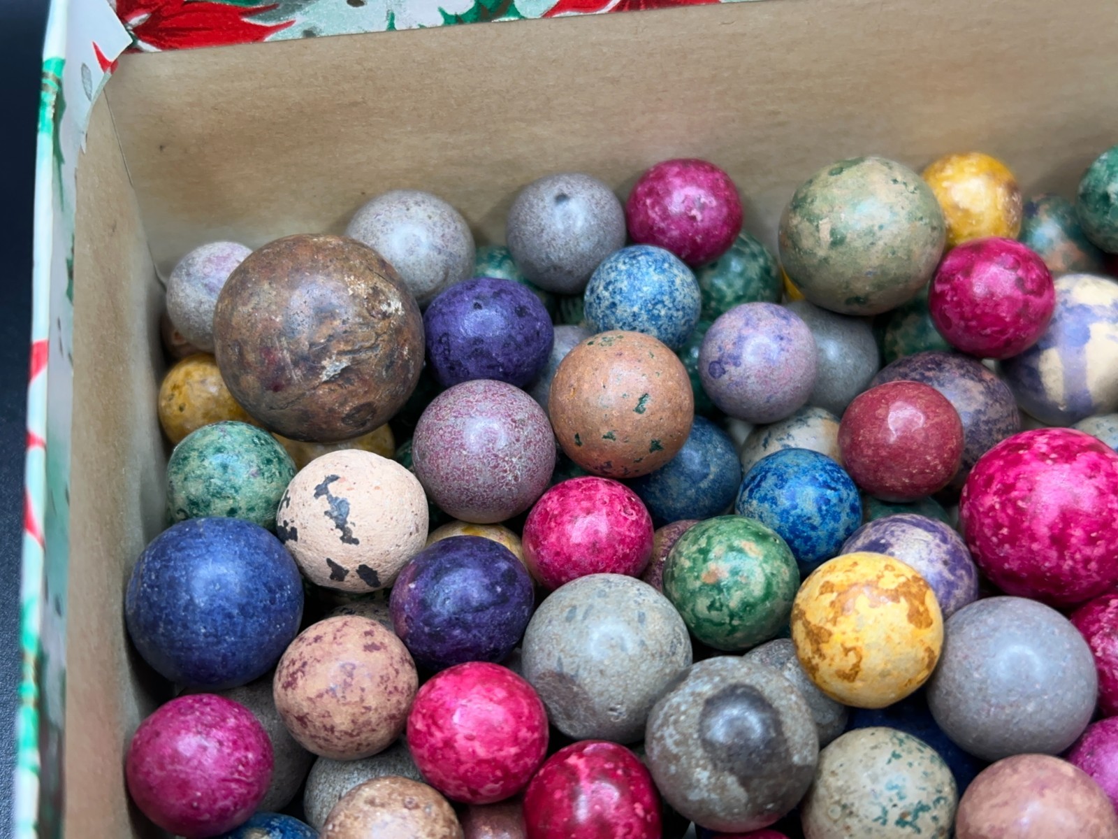 (125) KILLER Antique Vintage COLORFUL CLAY MARBLES Multi-Color Lot w/Old BOX!