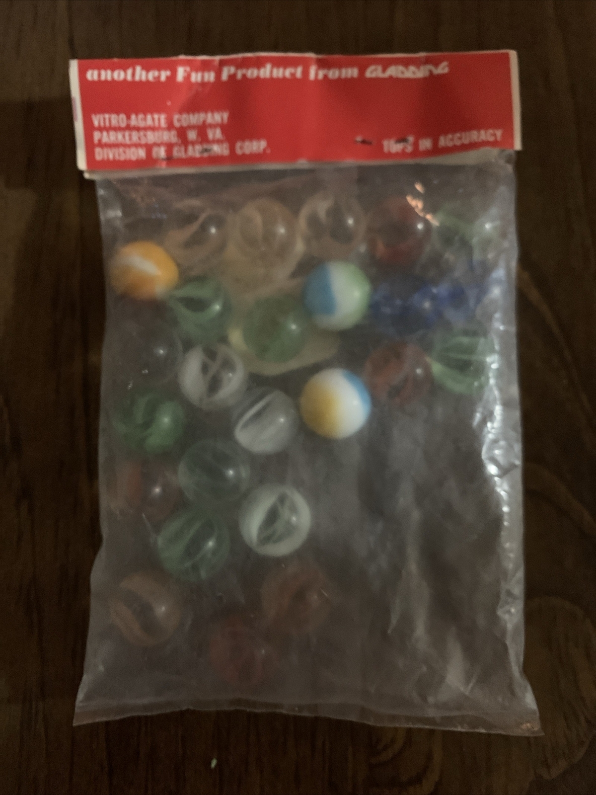 VINTAGE GLADDING VITRO AGATE CO. 25 COUNT BAG OF CAGED/FINGERED CAT EYES MARBLES