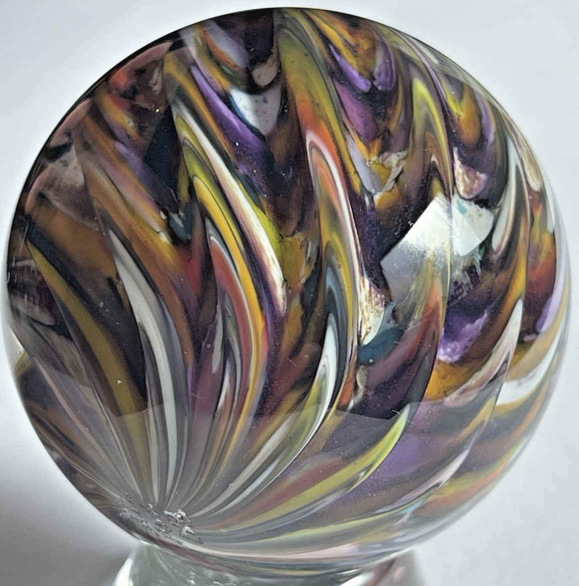 08 STEVE DAVIS MARBLE SIGNED GLASS ART LARGE 1.94″ PURPLE RED YELLOW WHITE TWIST