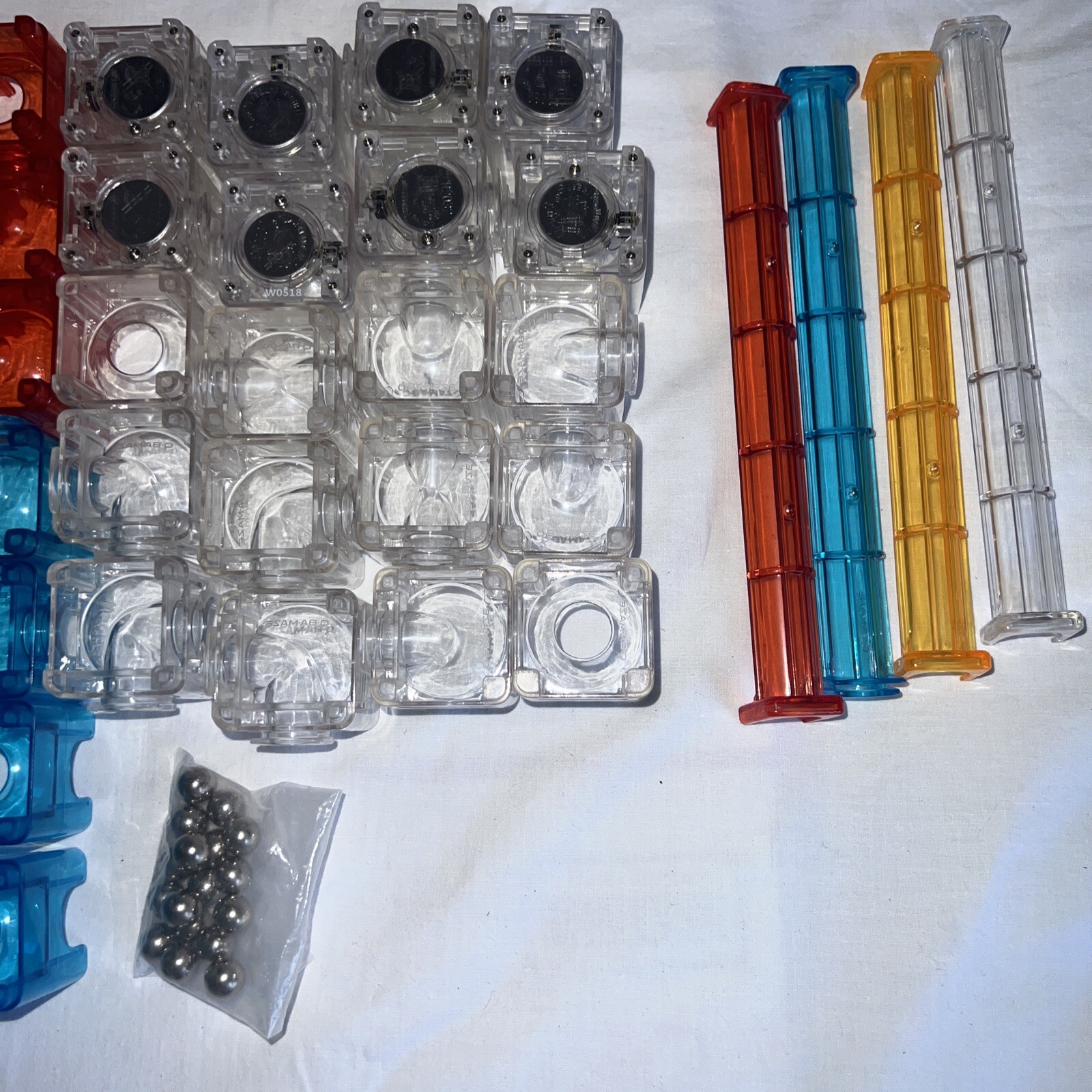 Q-BA-MAZE 2.0: Deluxe Lights Set Age 6 and Up 60 Cubes/8 Light-up 17 marb