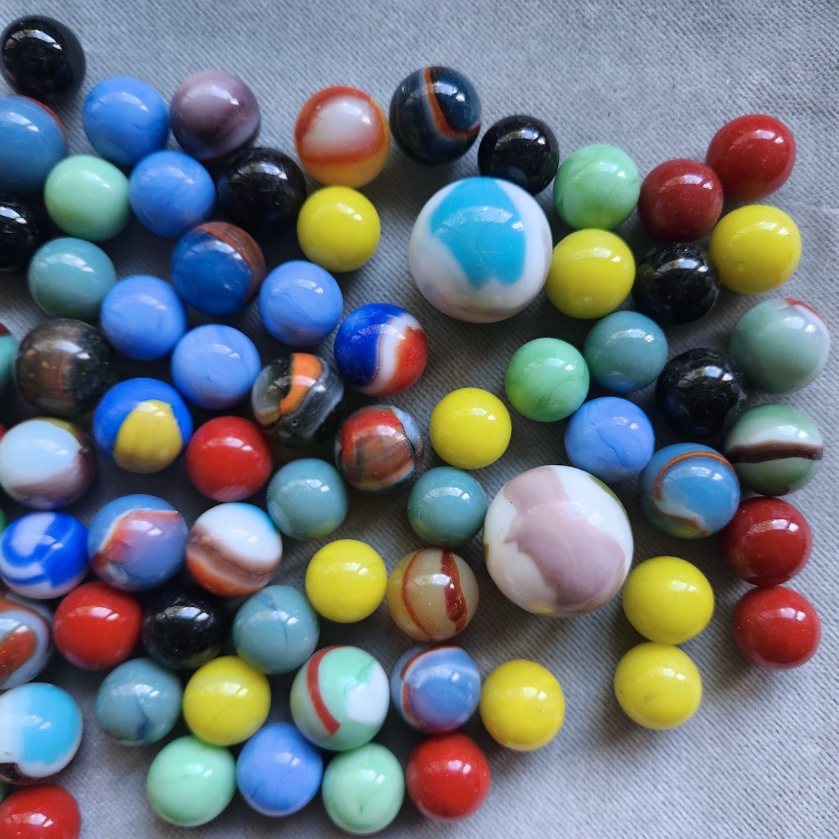 Collection of 84 Vintage and Antique Childhood Estate Marbles 24mm to 13mm
