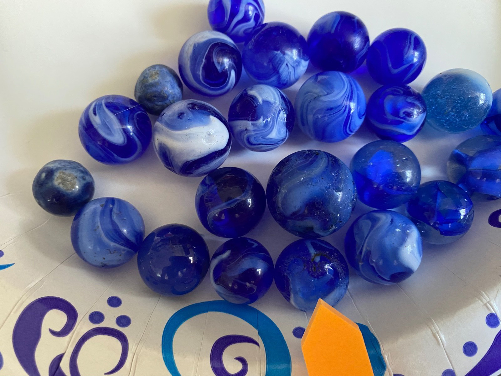40 antique Marbles (BLUE & PURPLE) Swirl Swirls Clay – white ribbons translucent