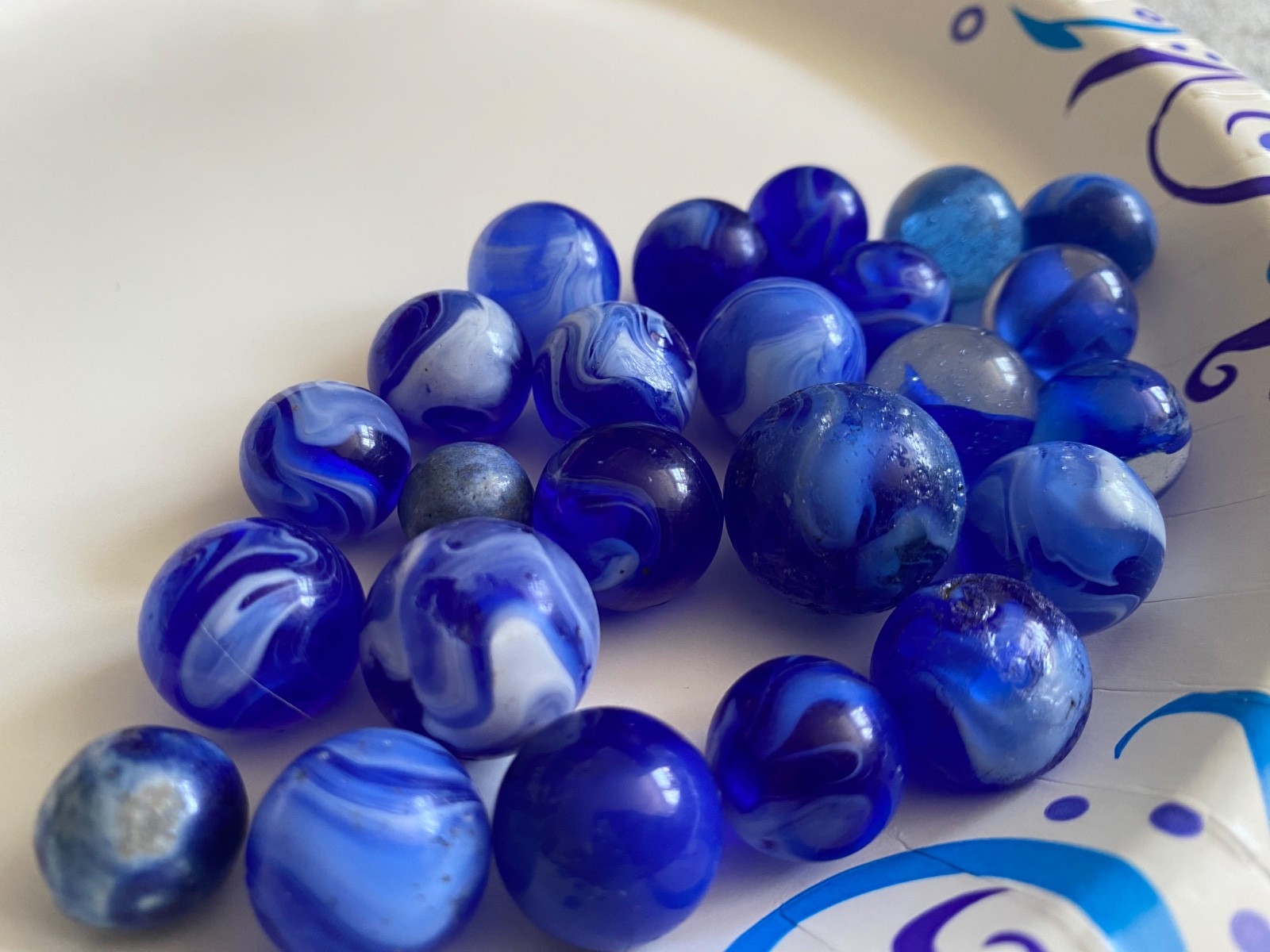 40 antique Marbles (BLUE & PURPLE) Swirl Swirls Clay – white ribbons translucent