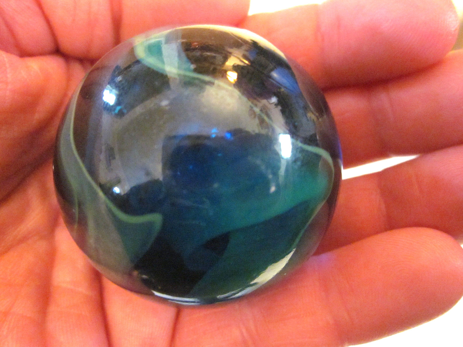 TOE BREAKER 50mm (2″) SEA TURTLE clear Blue/Green Marbles glass ball HUGE Swirl