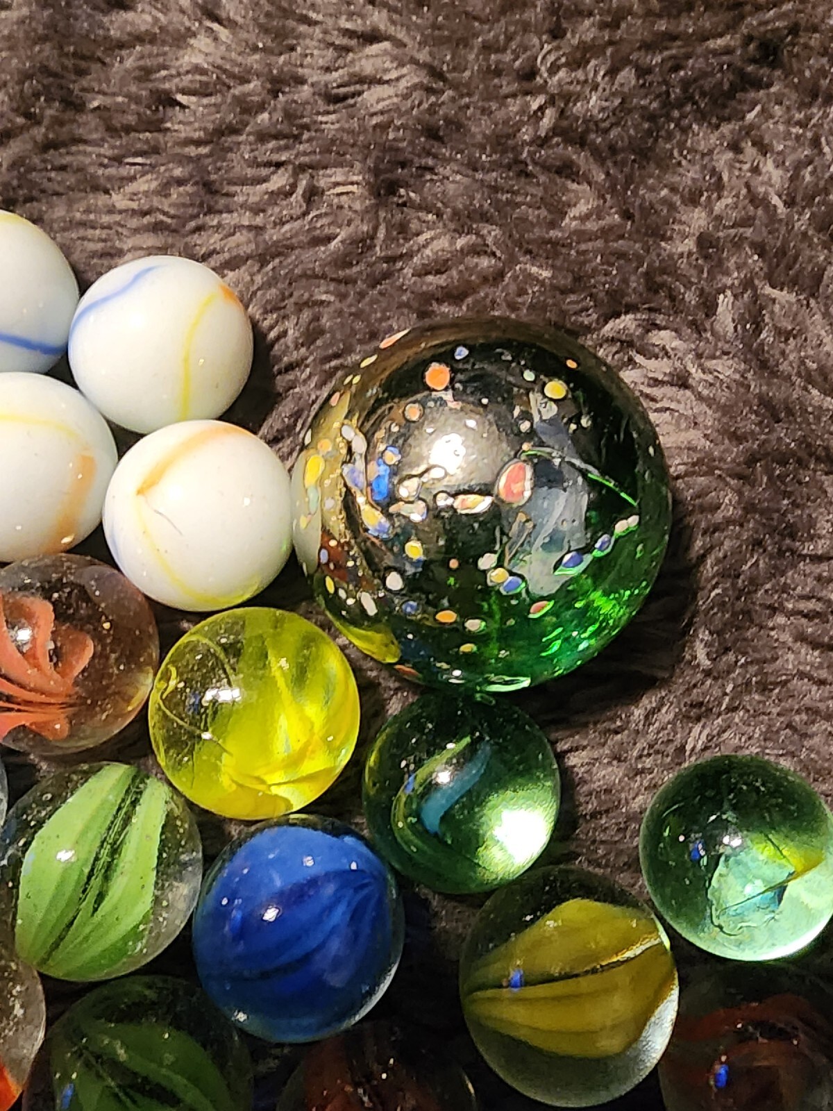 Vintage Marbles Mixed Lot 164 Marbles 7 Big 157 Small/regular Speckled And Other