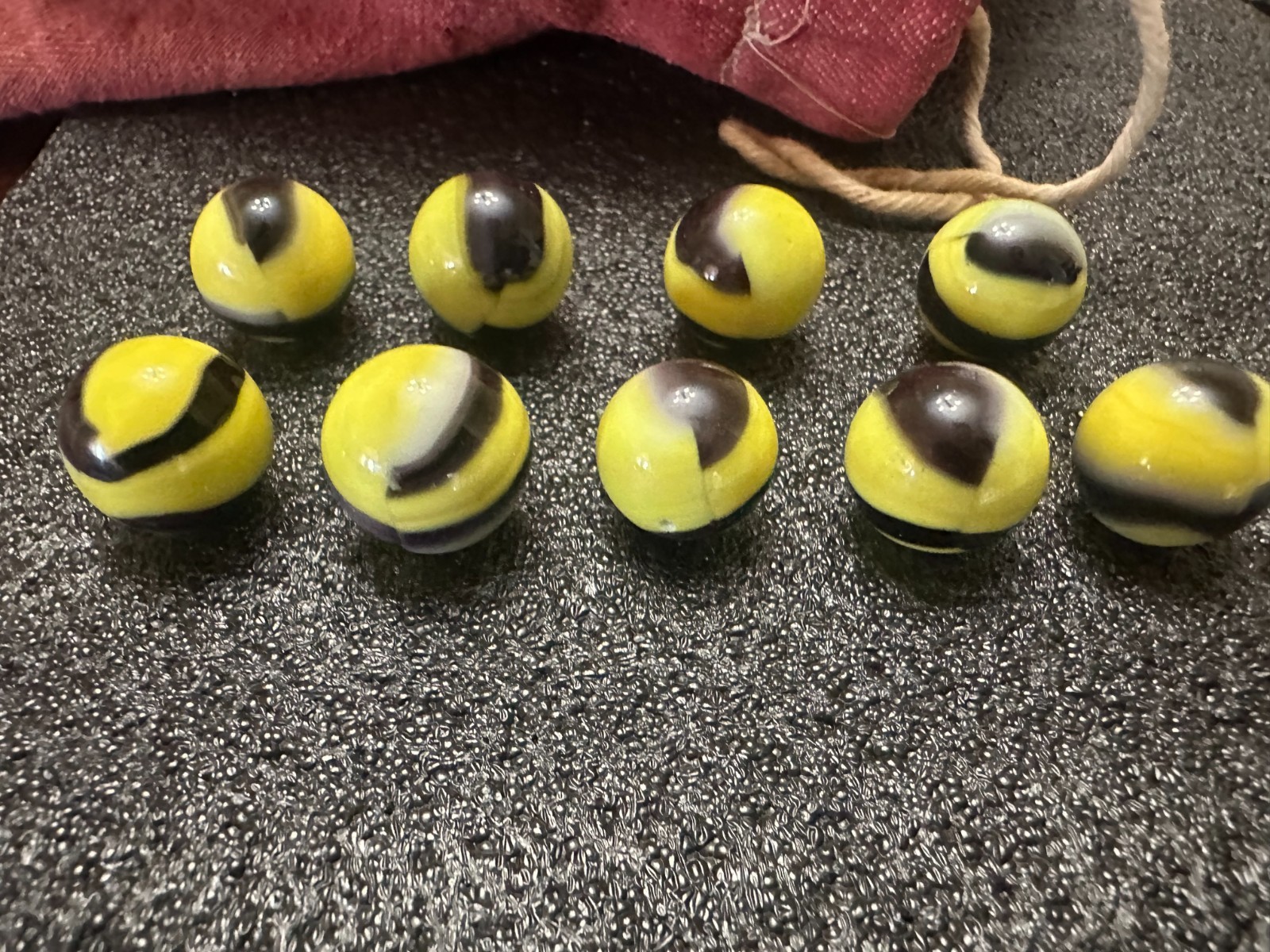 Vintage Marble King Bumble Bee Marbles Lot of 9 Blended Colors 0.57″-0.62″