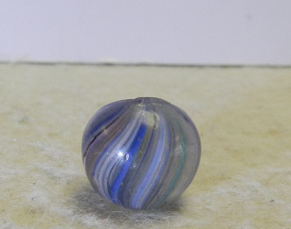 #15364m Little .49 Inches Peewee German Handmade Onionskin Marble NM+