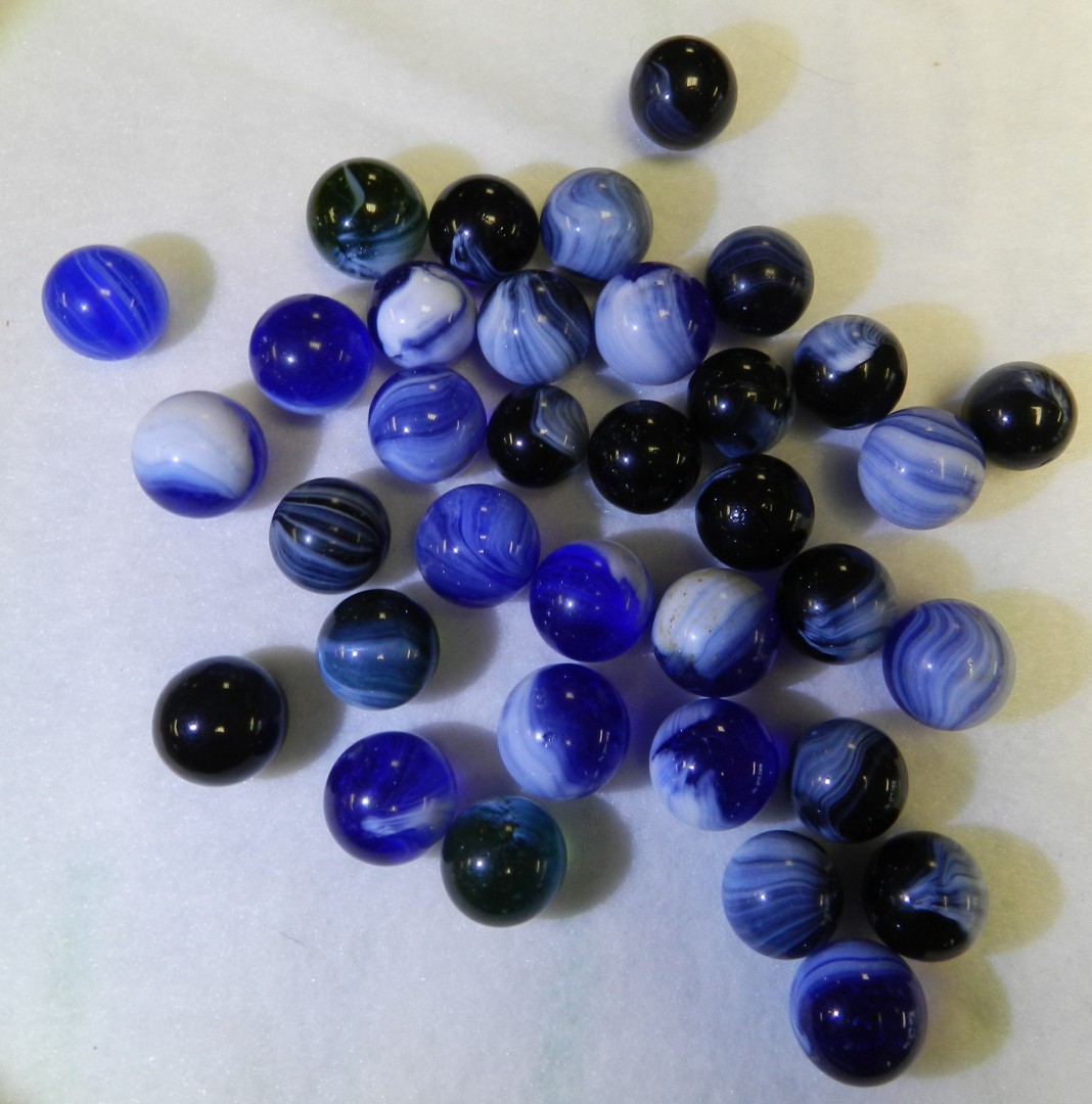 #20762m Vintage group or Lot of 30 Master Marble Brushed Patch Marbles