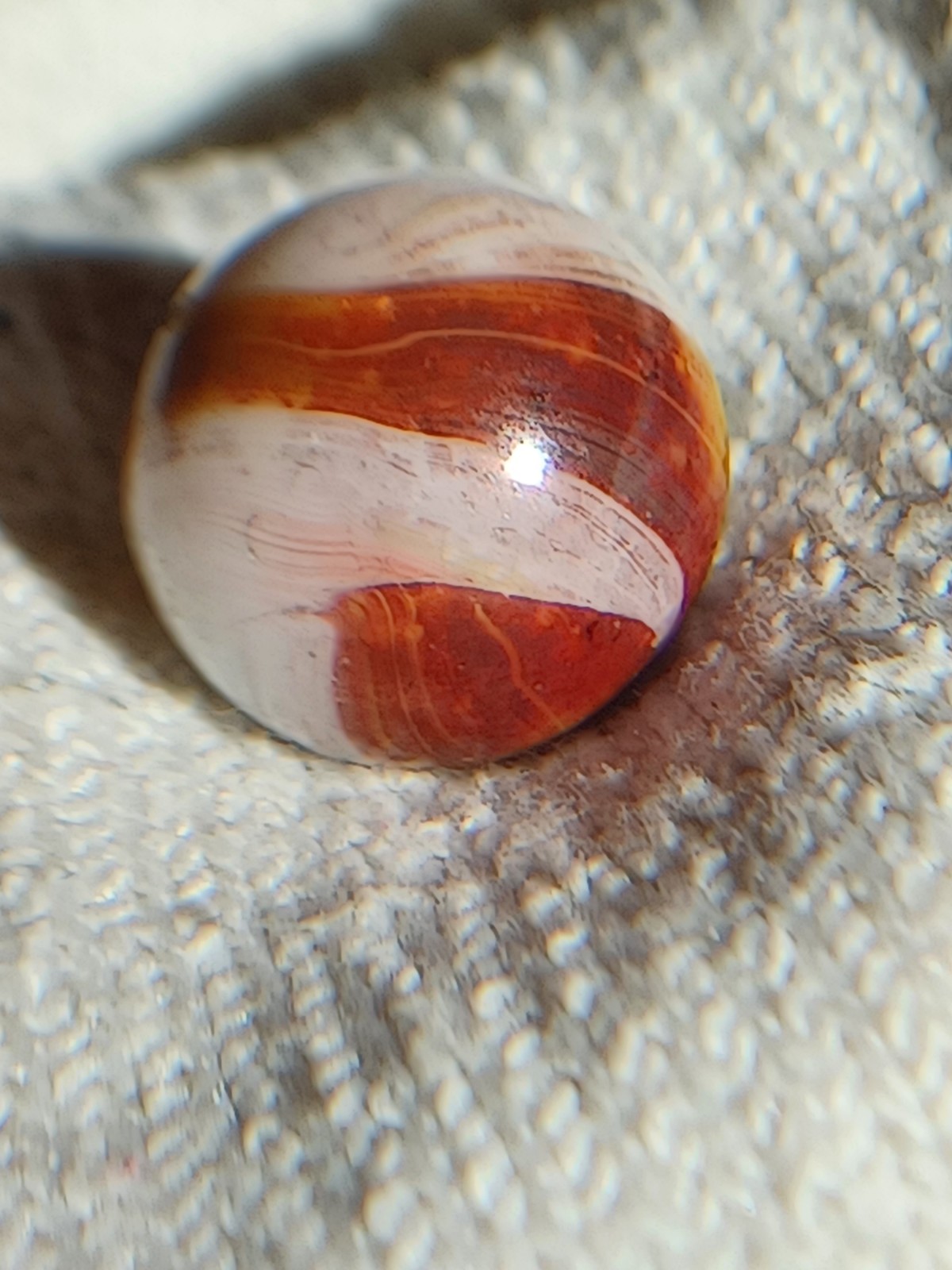 Dug Akro corkscrew featuring accidental color change from cullet bleeding. Rare.