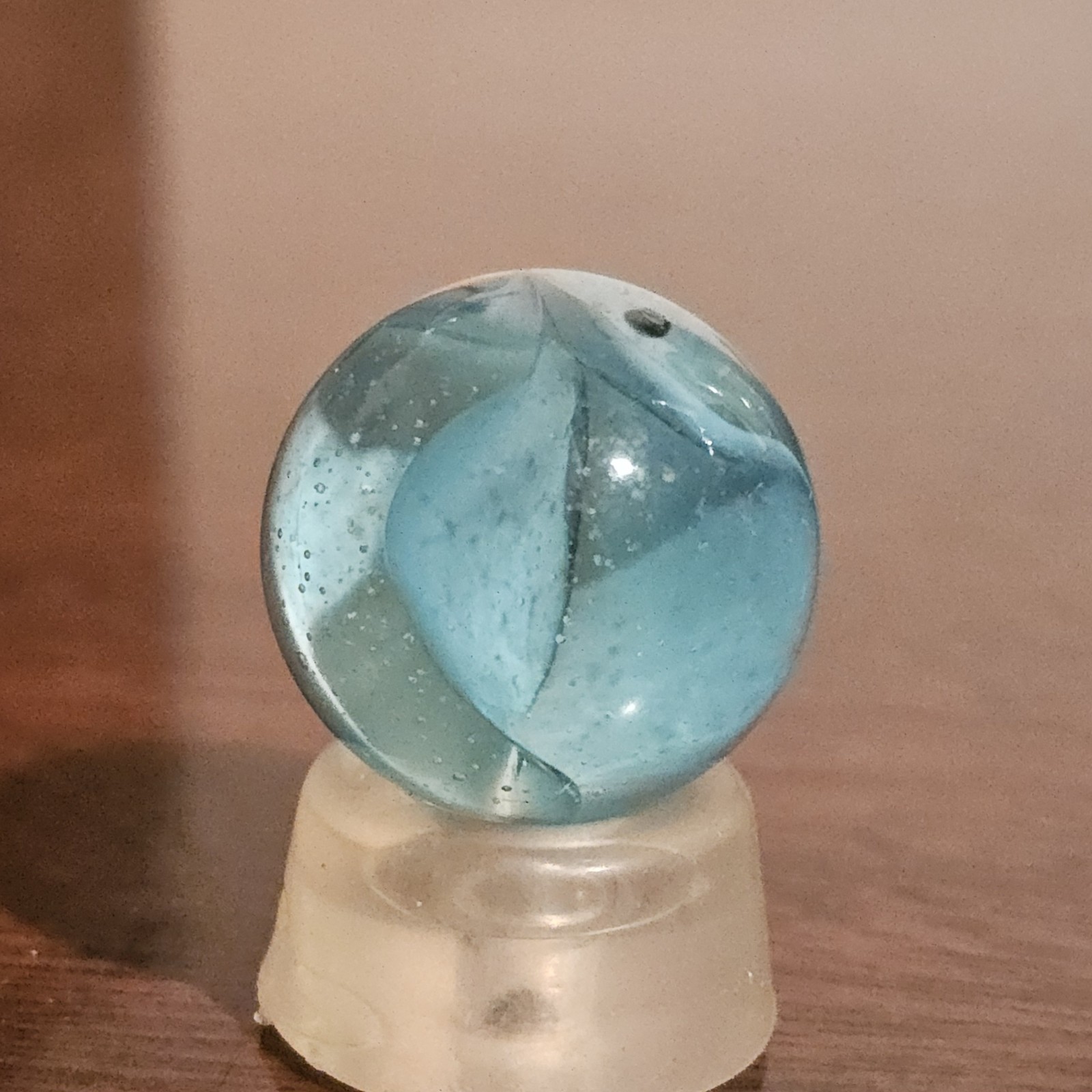 Vintage CE Bogard Blue 4-Lobe Floppy Cats Eye .937 Shooter Marble w Inclusion