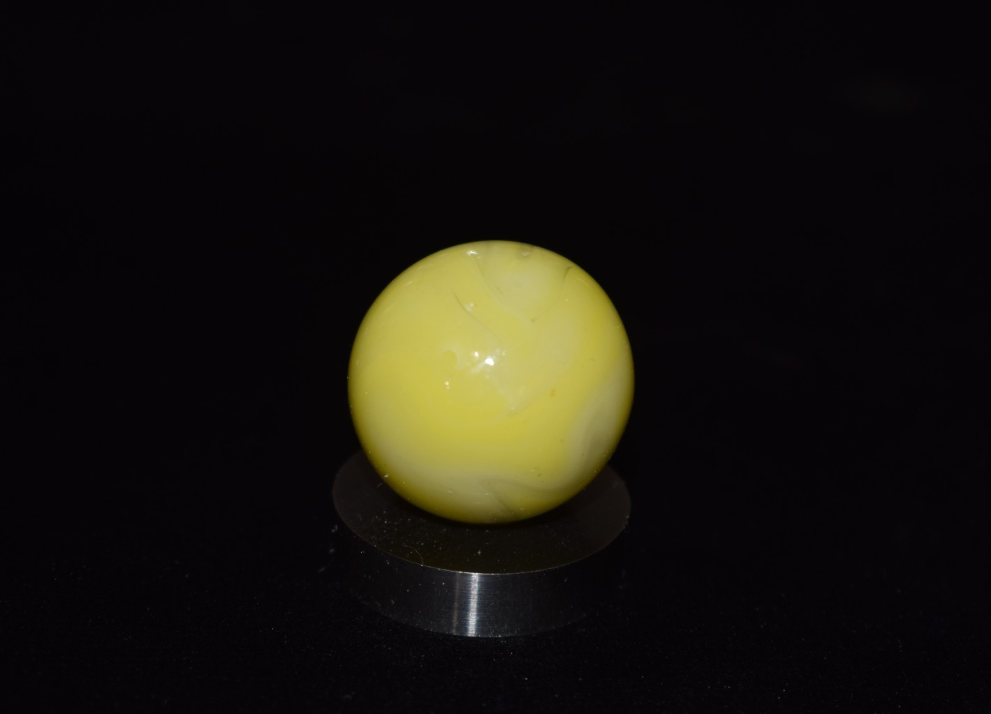 👽➖⏩HTF JABO Classic UV 👽 reactive Electric⚡💡⚡Yellow marble boulder size .937″