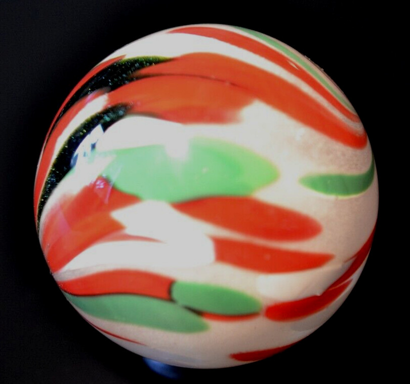 BRIAN TOSELAND GLASS MARBLE/1.797″-CHRISTMAS GUINEA-LIME GREEN UNDER BLACKLIGHT