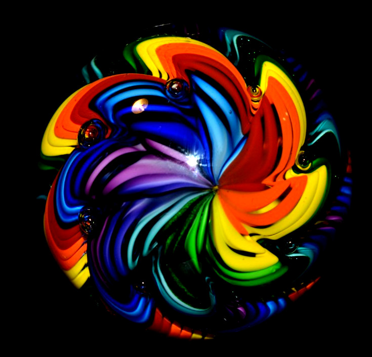 JAMES ALLOWAY GLASS MARBLE/2.743″-RAELYNBOW #63-10 COLOR RAINBOW-WORLDWIDE FAST