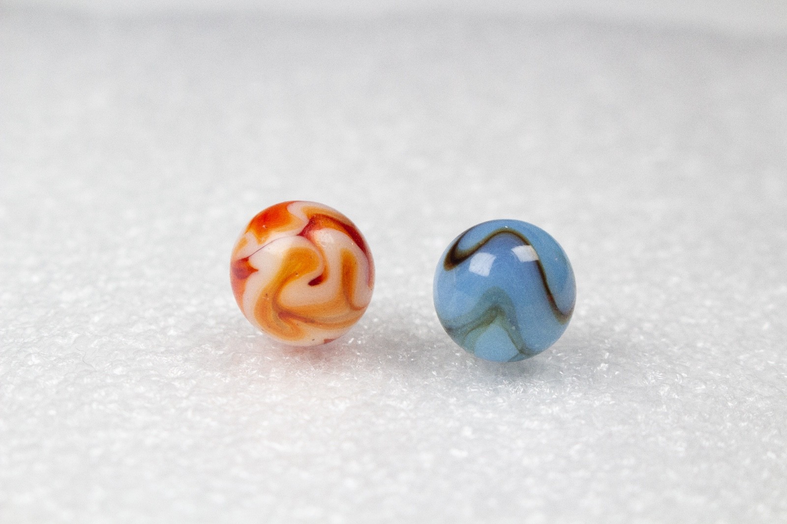 Vintage Marbles Lot of x2 Heaton Agate Dug pair Rotten Robin, busy red Nice L@@K