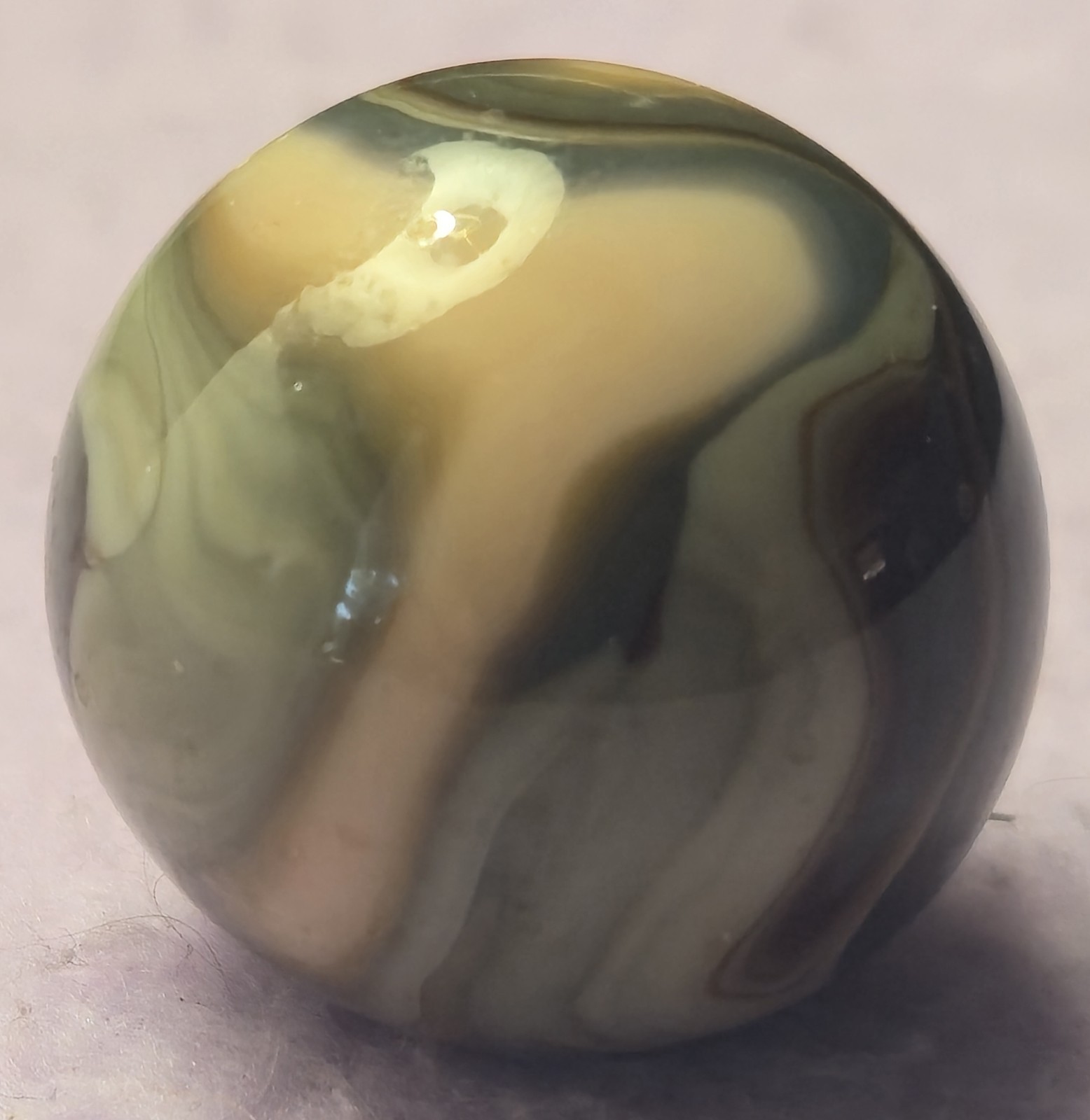 Vintage Ravenswood Novelty Works Shooter Marble .95″ Green Raven Mint Condition